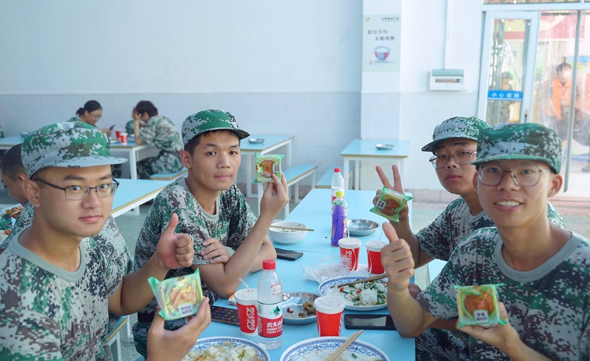 【长沙民政职业技术学院】来送月饼啦！