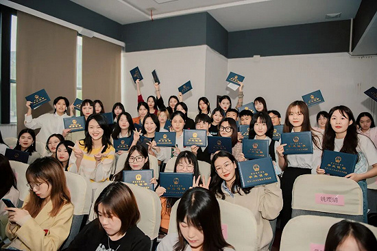 湖南工艺美术职业学院：毕业不是终点，我们“易”起远航