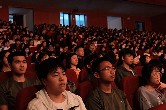 湖南幼专“光影铸魂”红色电影进校园启动仪式暨首映式