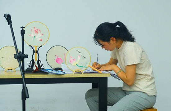 湖南工艺美术职业学院：“我和我的老师”教师节活动