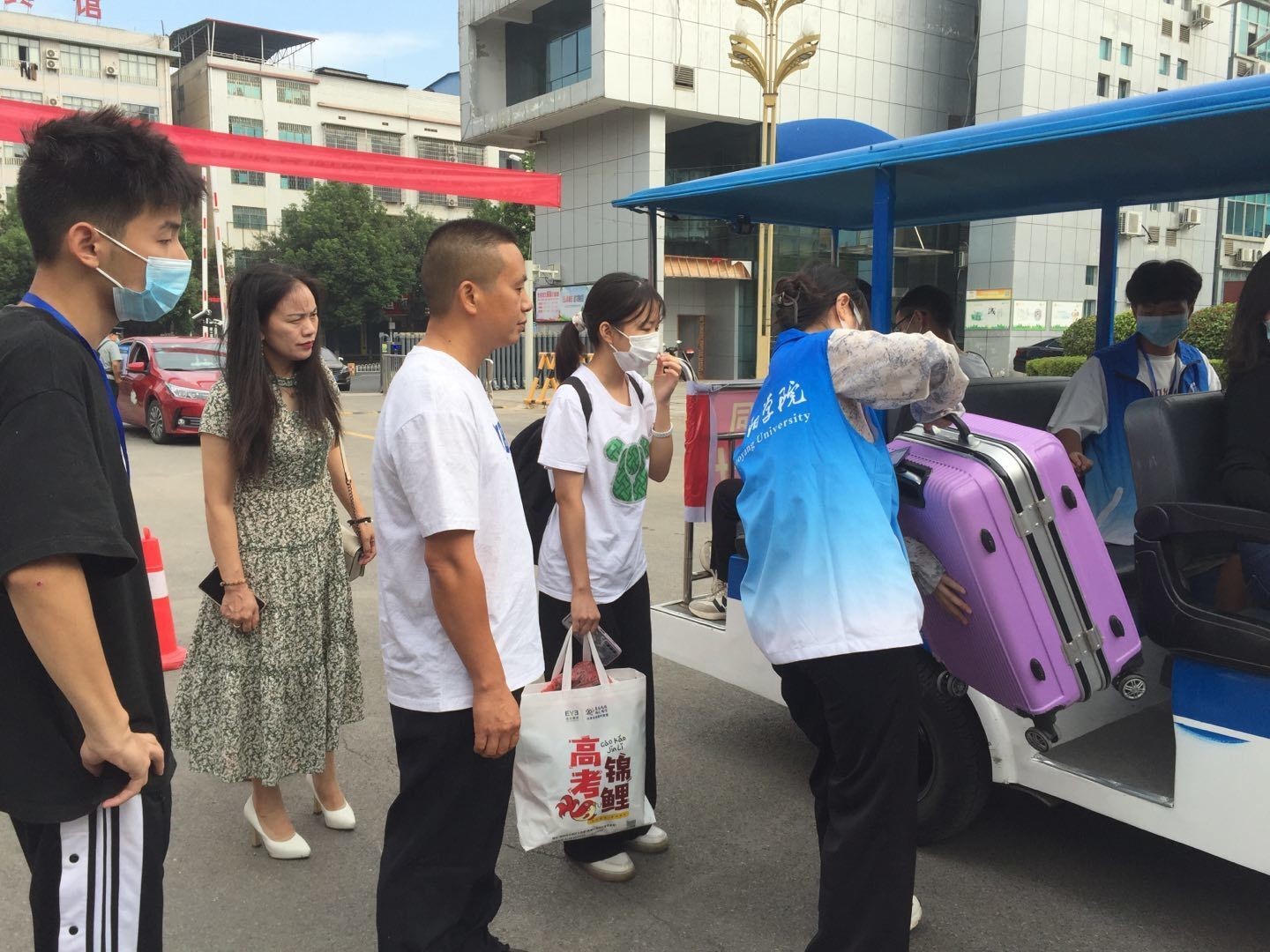 邵阳学院：2022级萌新驾到 燃心之火 赴新征程