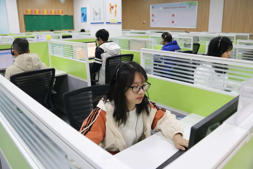 寒假仍坚守岗位，这群 00 后用实际行动践行使命担当