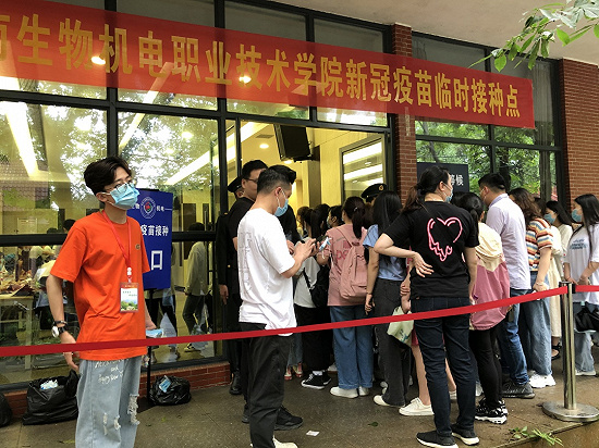 一针疫苗一份心，预防接种尽职责