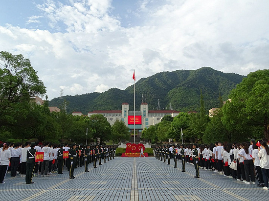 湘南学院：“庆百年，讲党史，我们永远跟党走”升旗仪式隆重举行